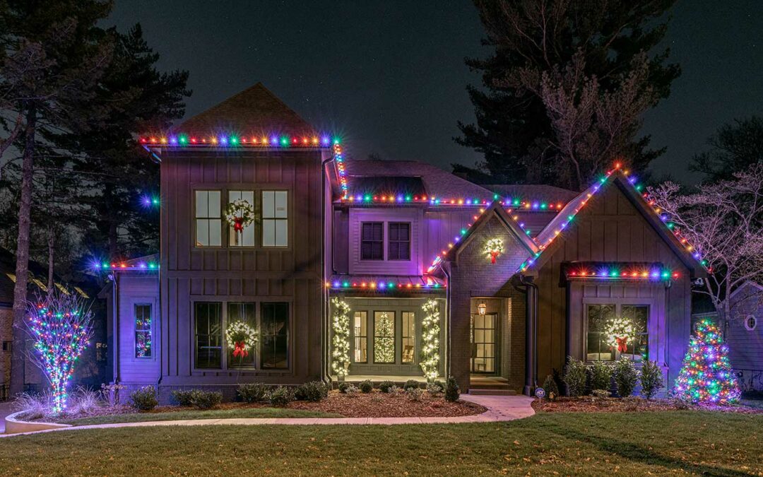 Christmashouseredbluerunninglights.jpg Christmashouseredbluerunninglights.jpg