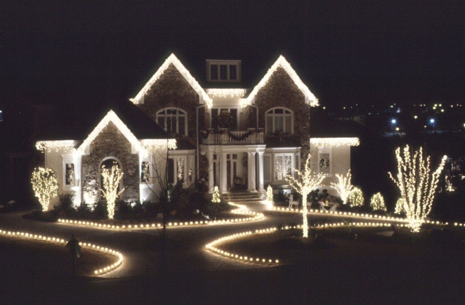 christmashouseallwhite.jpg christmashouseallwhite.jpg